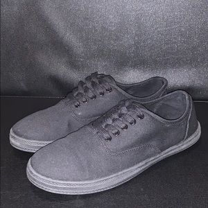 Women’s All Black Canvas Shoe